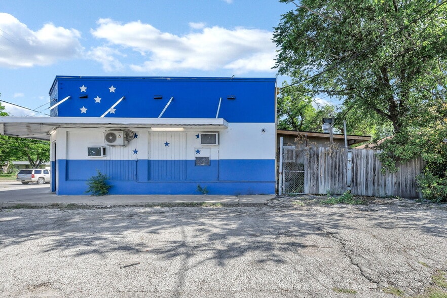 More Photos Of 1359 Kirk Pl, San Antonio Freestanding For Sale