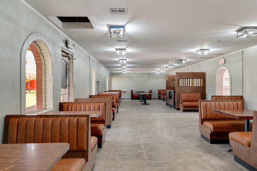 More Photos Of 2200-2204 S WW White Rd, San Antonio Restaurant For Lease