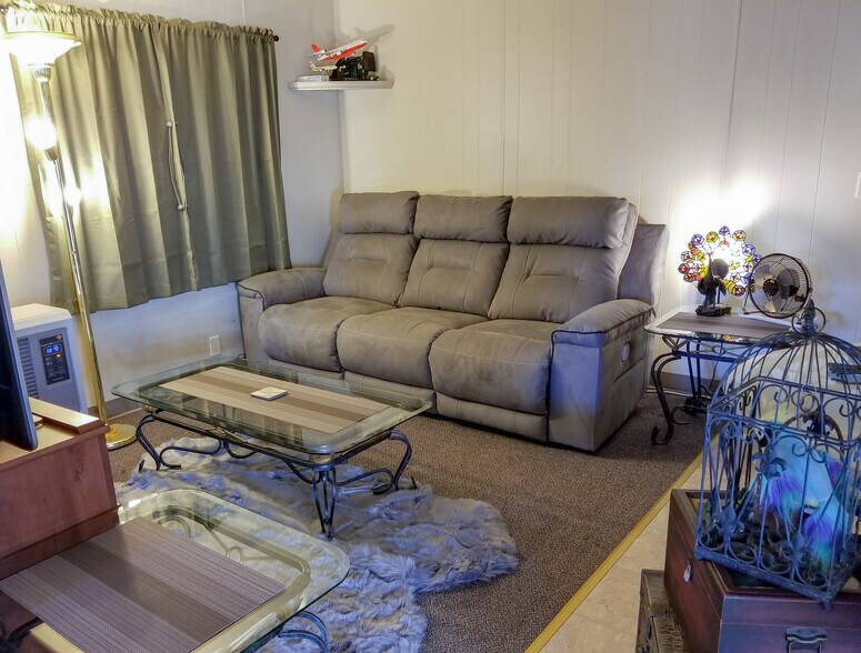 More Photos Of 105 E Court Dr, Merrill Hotel For Sale