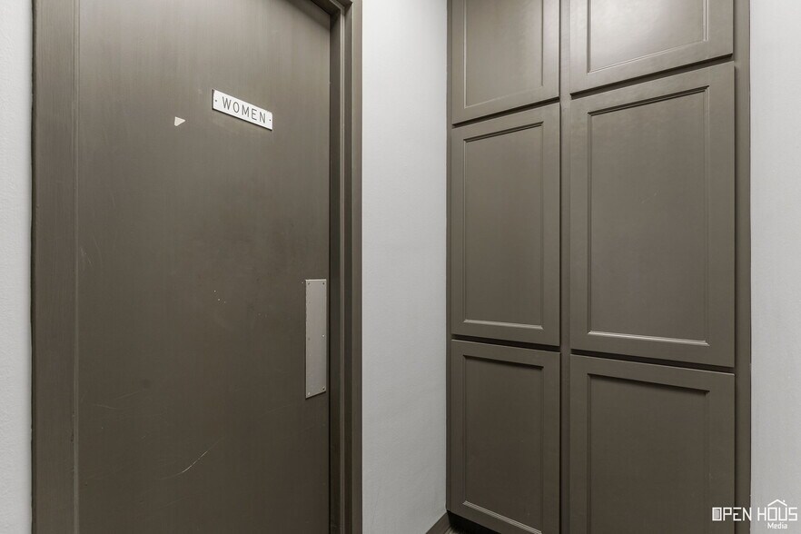 More Photos Of 915 9th St, Wichita Falls Office For Sale