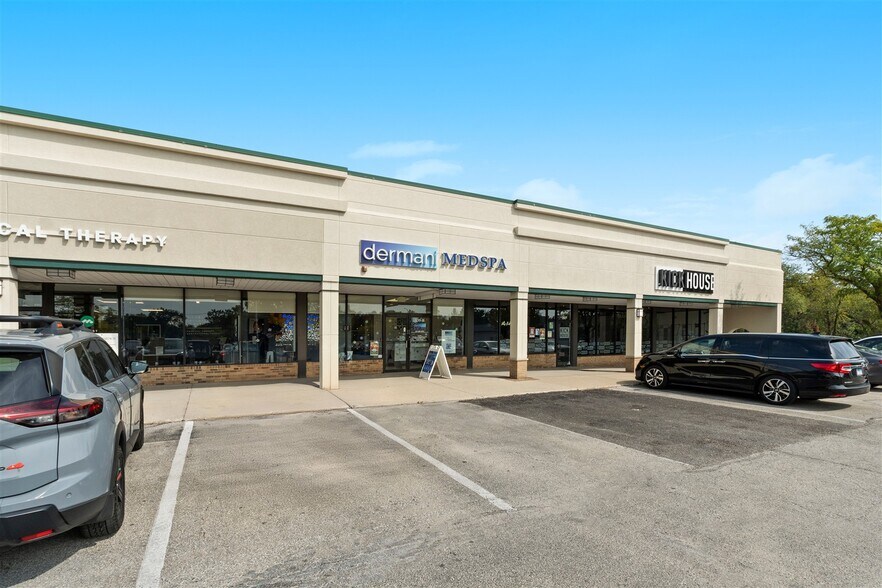 More Photos Of 648-678 N Northwest Hwy, Park Ridge Storefront For Sale