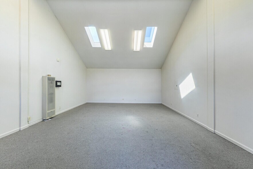 More Photos Of 12315 Deerfield Dr, Truckee Office Residential For Sale