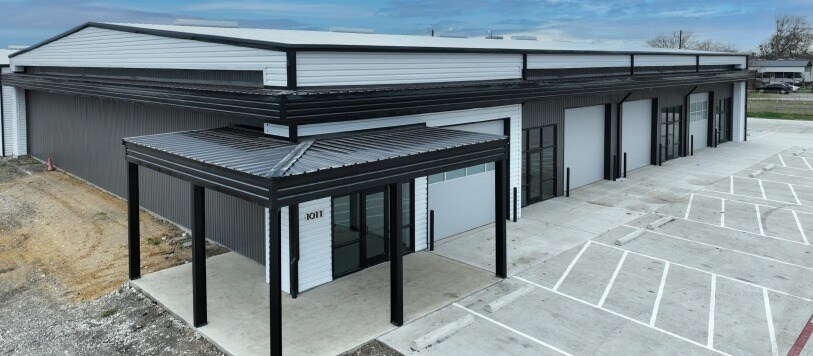 More Photos Of 1001 Industrial Way Dr, Anna Unknown For Lease