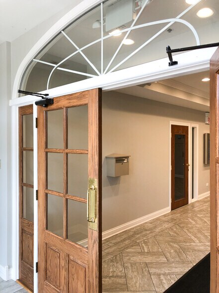 More Photos Of 1121 E Main St, St Charles Office Residential For Lease