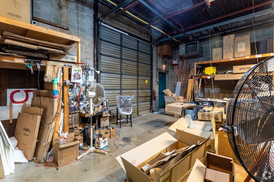 More Photos Of 252 Bethlehem Pike, Colmar Showroom For Lease