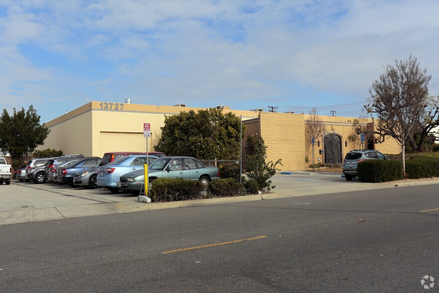 Primary Photo Of 13727 Excelsior Dr, Santa Fe Springs Warehouse For Lease