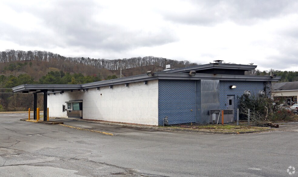More Photos Of 1980 Oak Ridge Tpke, Oak Ridge Bank For Sale