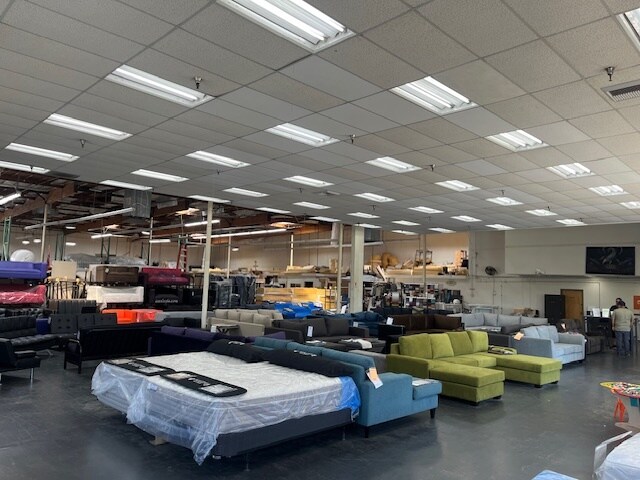 More Photos Of 2870 S Harbor Blvd, Santa Ana Warehouse For Lease