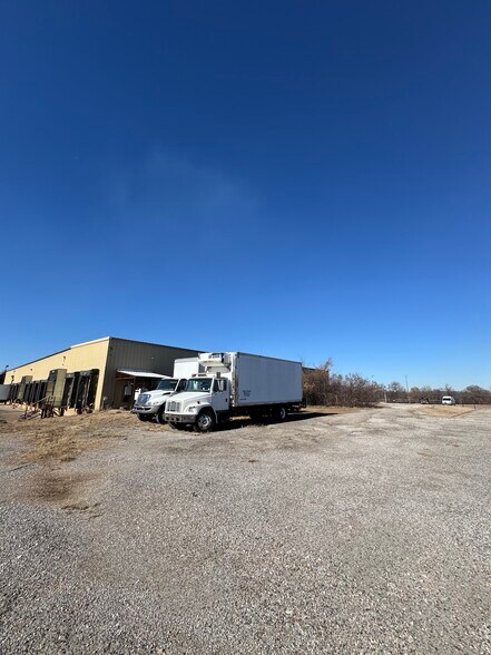 More Photos Of 8716 SE 15th St, Oklahoma City Distribution For Sale