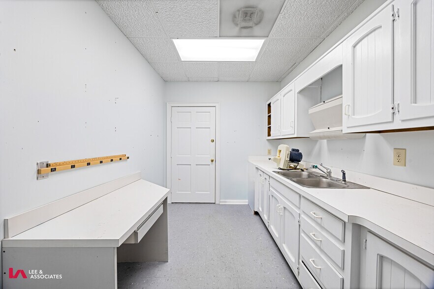 More Photos Of 1776 Old Spring House Ln, Dunwoody Medical For Lease