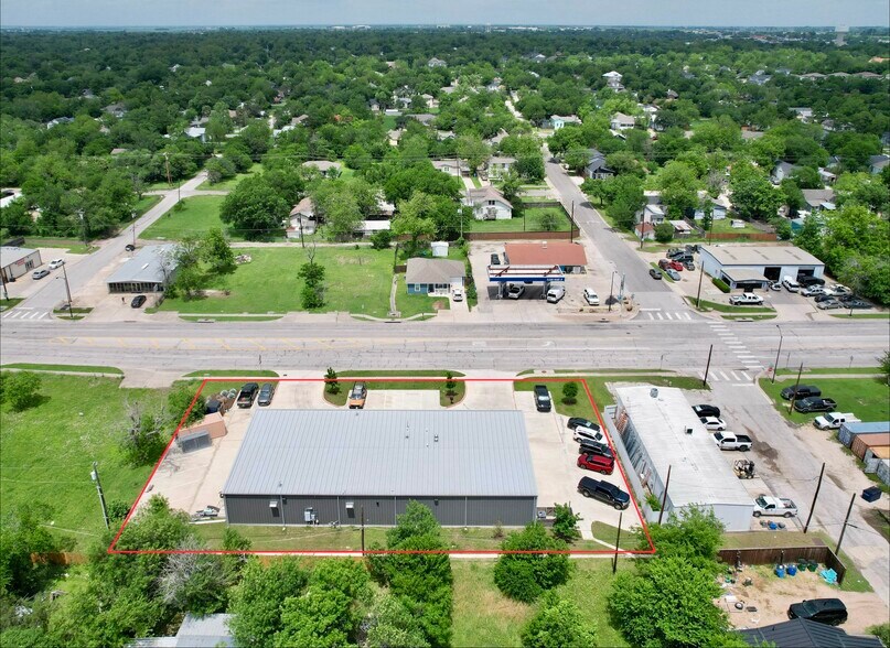 More Photos Of 1009 W 2nd St, Taylor Flex For Sale