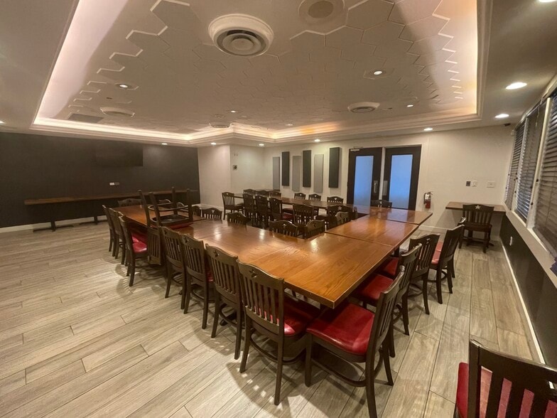 More Photos Of 905 E Gregory St, Pensacola Restaurant For Sale