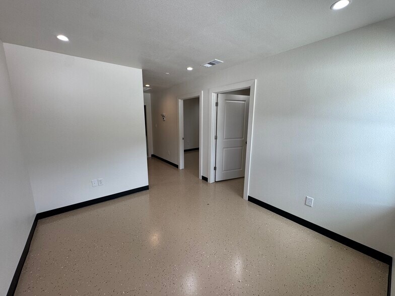 More Photos Of 450 Hwy 290 E, Elgin Light Distribution For Lease