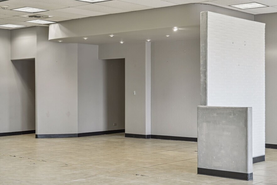 More Photos Of 7444 W Chatfield Ave, Littleton Unknown For Lease