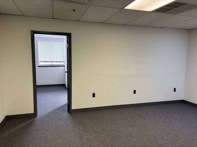 More Photos Of 150 New Boston St, Woburn Research And Development For Lease