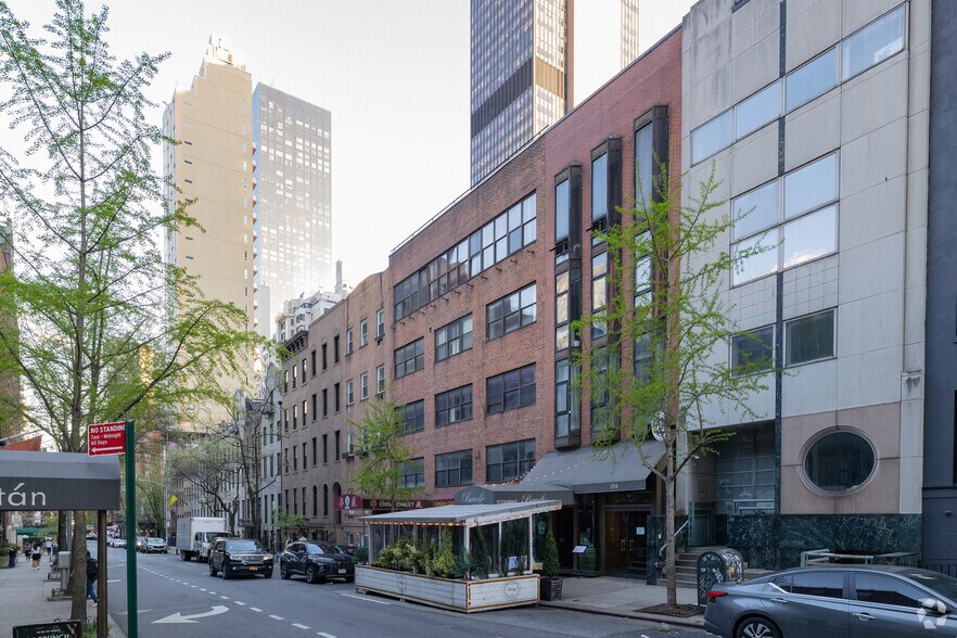 More Photos Of 216 E 49th St, New York Office For Lease