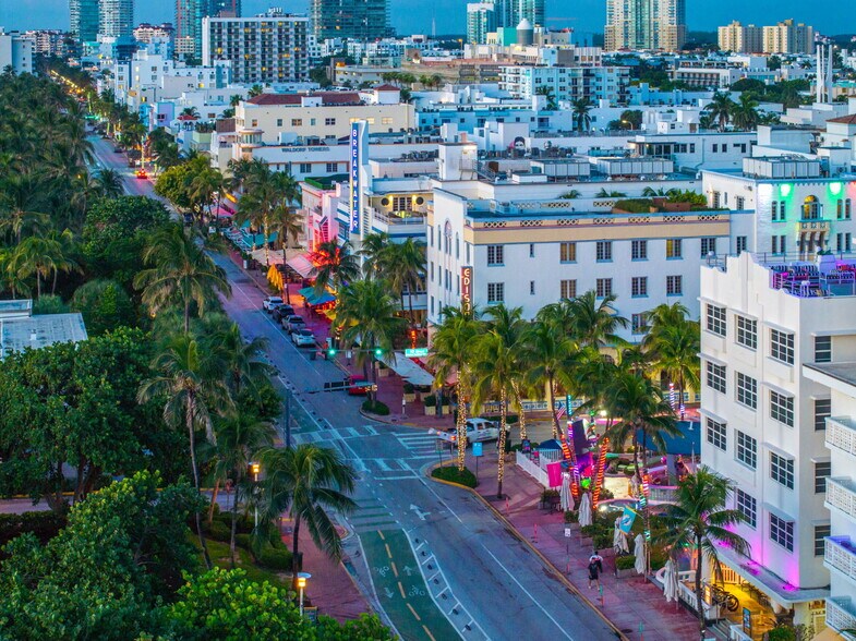 More Photos Of 124 11th St, Miami Beach Hotel For Sale