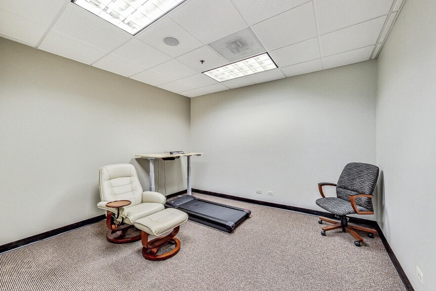 More Photos Of 10700 W Higgins Rd, Rosemont Office For Sale