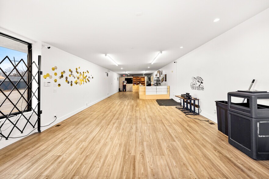 More Photos Of 5914 Troost Ave, Kansas City Flex For Lease
