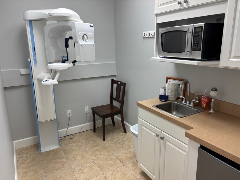 More Photos Of 10 Plantation Park Dr, Bluffton Office For Sale