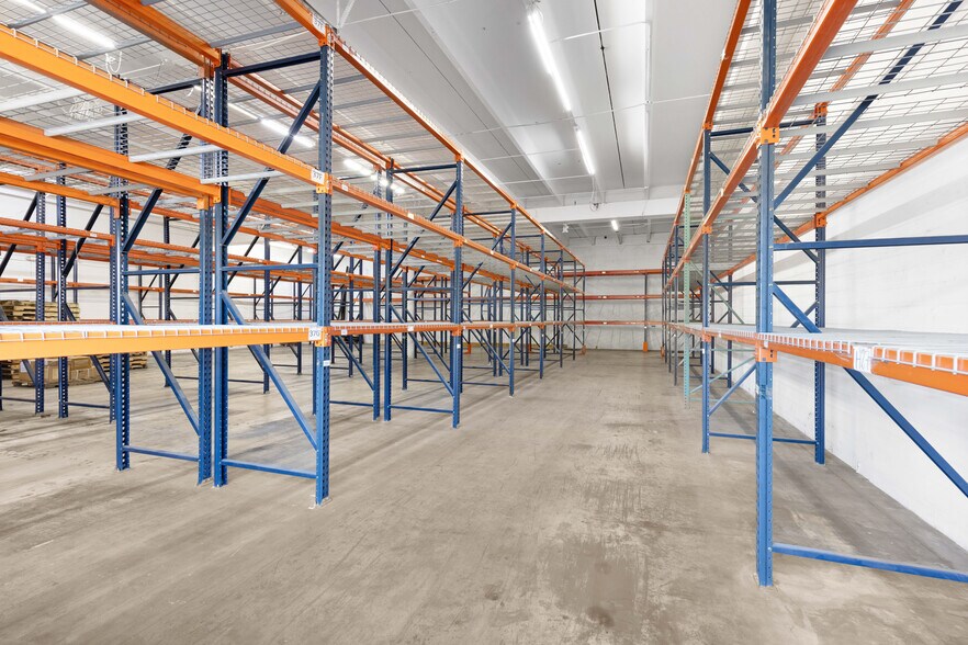 More Photos Of 7370-7384 NW 56th St, Miami Warehouse For Lease