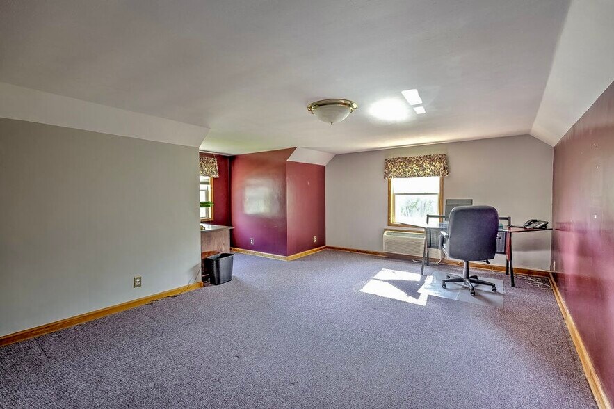 More Photos Of 719 Coshocton Ave, Mount Vernon Office For Sale