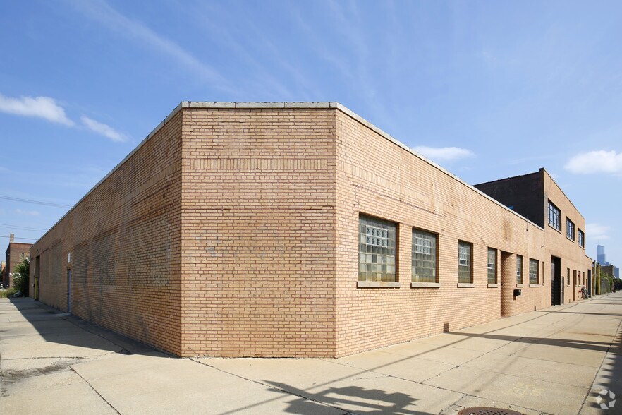 More Photos Of 1756 W Lake St, Chicago Warehouse For Lease