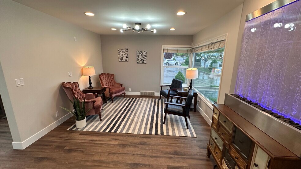 More Photos Of 152 W 500 S, Bountiful Office For Sale