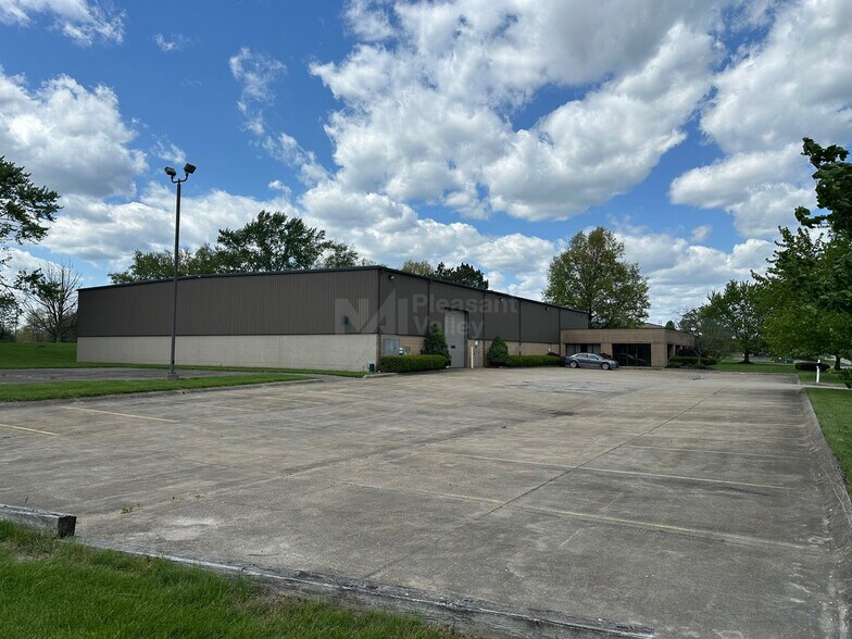 More Photos Of 9107 Pleasantwood Ave NW, North Canton Warehouse For Lease