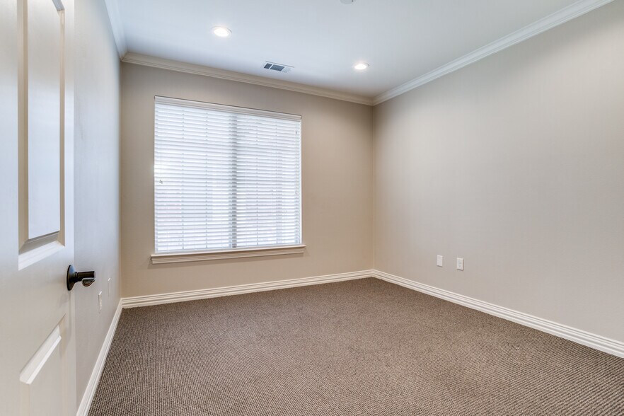 More Photos Of 425 Old Newman Rd, Frisco Medical For Lease