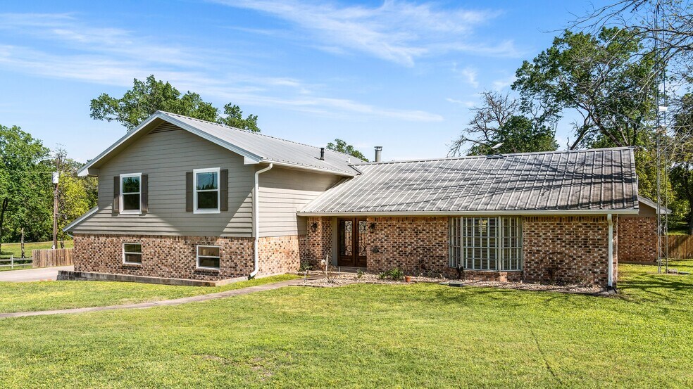 More Photos Of 2355 Jackson League Cir, Brenham Lodge Meeting Hall For Sale