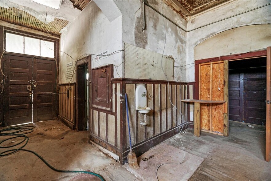 More Photos Of 163 W Main St, Timmonsville General Retail For Sale