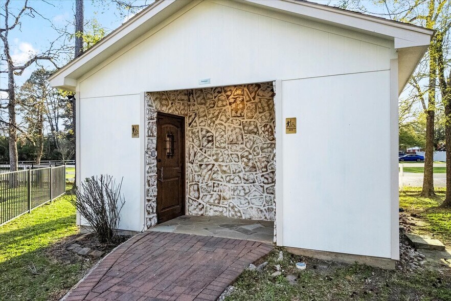 More Photos Of 8811 West Ln, Magnolia Office For Sale