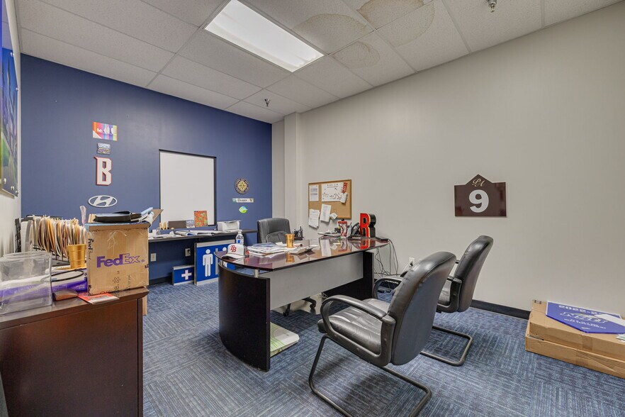 More Photos Of 4545 W Hillsborough Ave, Tampa Warehouse For Sale