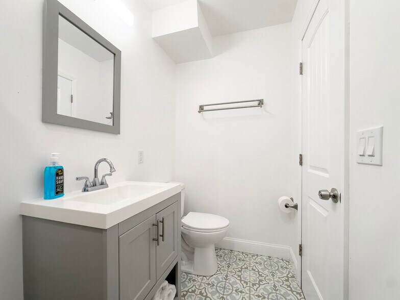 More Photos Of 5100 Atlantic Ave, Wildwood Hotel For Sale