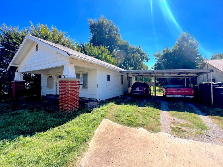 More Photos Of 127 N 9th St, Chickasha Auto Repair For Sale