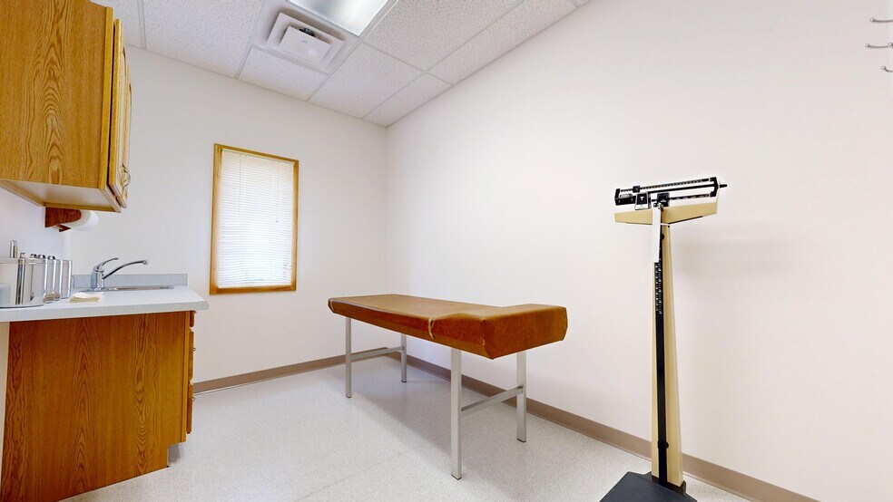 More Photos Of 458 Glessner Ave, Mansfield Medical For Sale