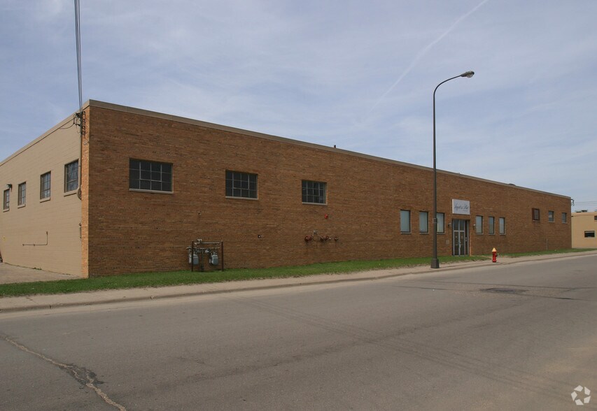 More Photos Of 855-865 Vandalia St, Saint Paul Warehouse For Sale