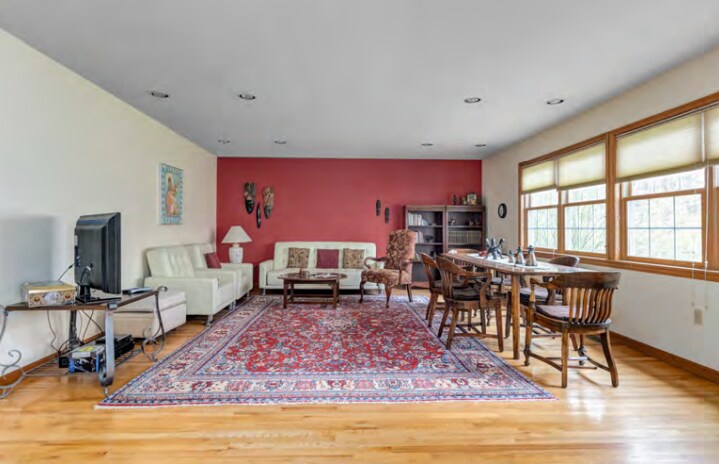 More Photos Of 200 Cardinal Rd, Hyde Park Lodge Meeting Hall For Sale