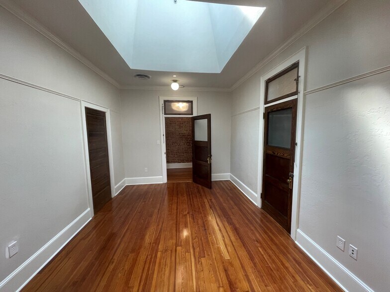 More Photos Of 121-129 N Main St, Mooresville Storefront Retail Office For Lease