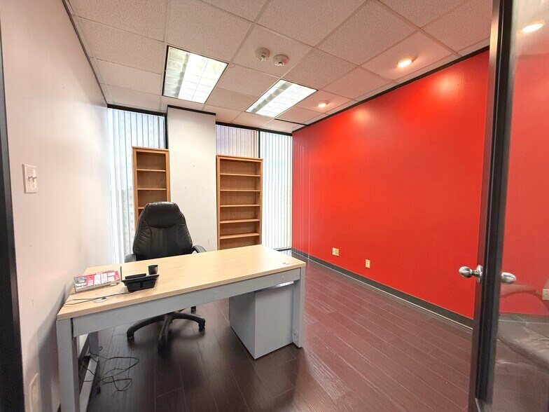 More Photos Of 6100 Corporate Dr, Houston Office For Sale