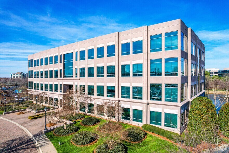 More Photos Of 15720 Brixham Hill Ave, Charlotte Office For Lease