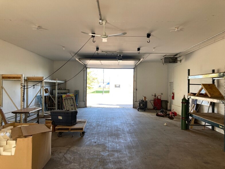 More Photos Of 429-431 Tower Ave, Superior Manufacturing For Sale