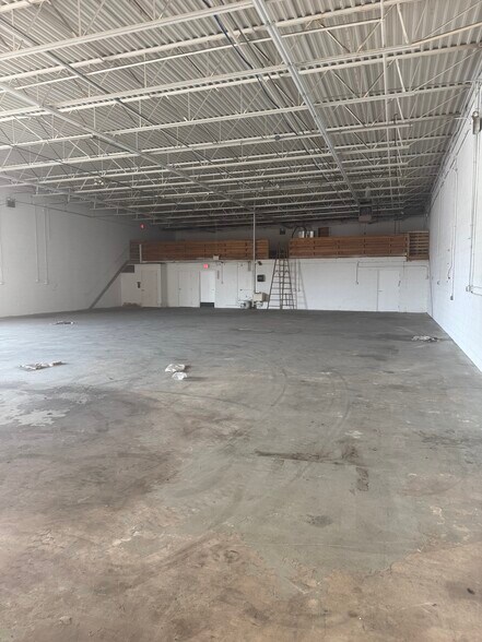 More Photos Of 48 Vincent Cir, Warminster Township Warehouse For Lease
