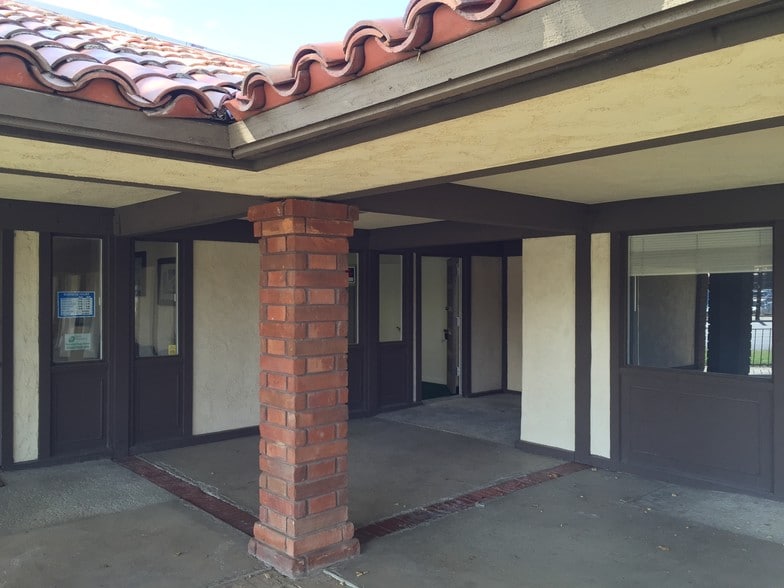 More Photos Of 43823-43843 10th St W, Lancaster Medical For Lease