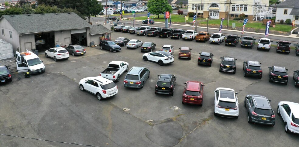 More Photos Of 785 E 3rd St, Lafayette Auto Dealership For Lease