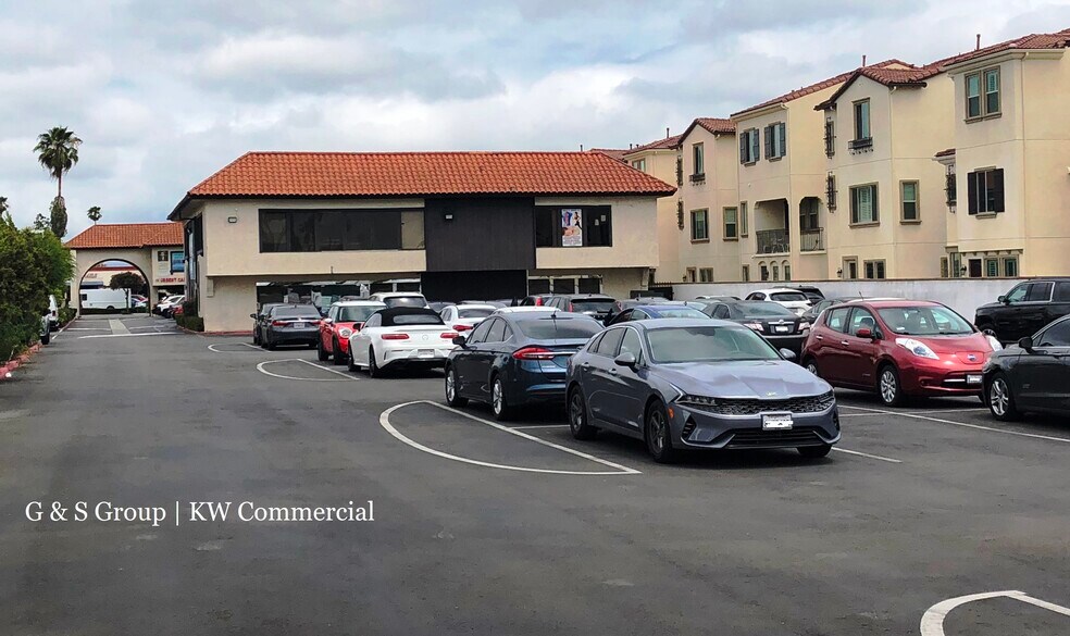 More Photos Of 631 S Brookhurst St, Anaheim Office For Lease