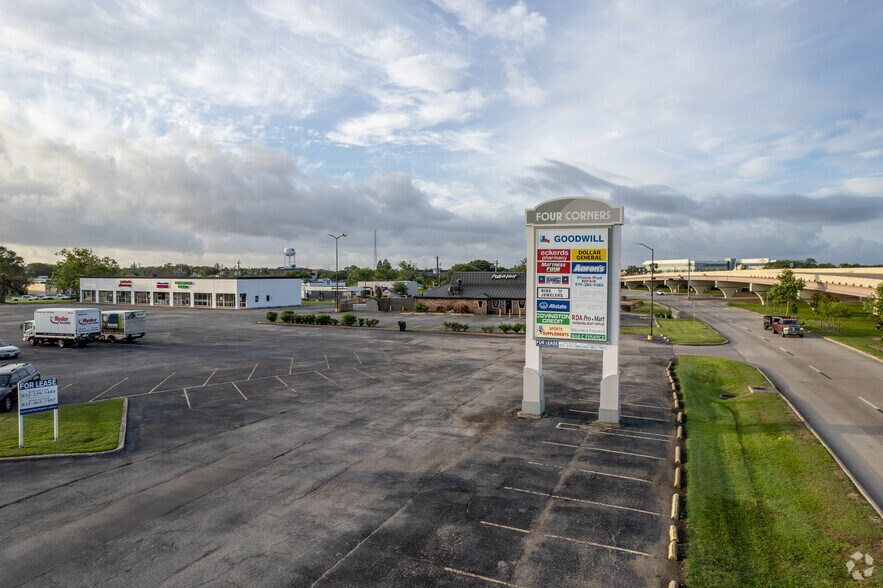 More Photos Of 120 Circle Way St, Lake Jackson Unknown For Lease