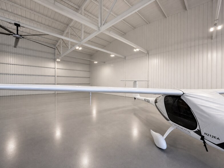 More Photos Of 302 Douglas Dr, Roanoke Airplane Hangar For Sale