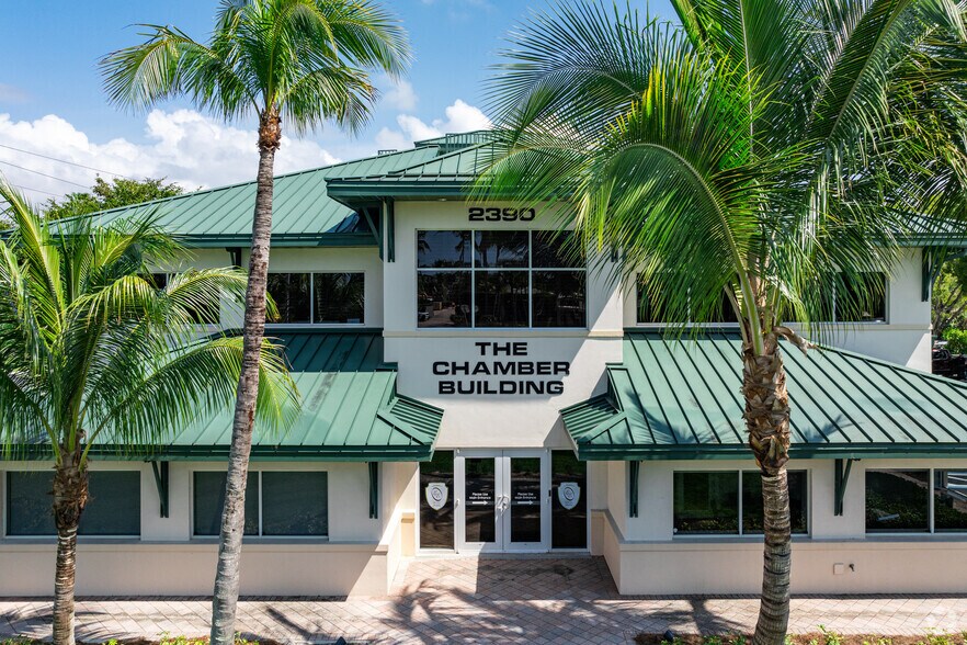 More Photos Of 2390 Tamiami Trl N, Naples Medical For Lease